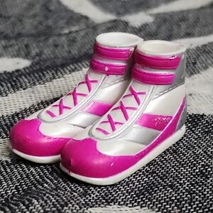 Bratz Play Sportz X-treme Race Car Katia / Dana White & Pink Doll Shoes Sneakers